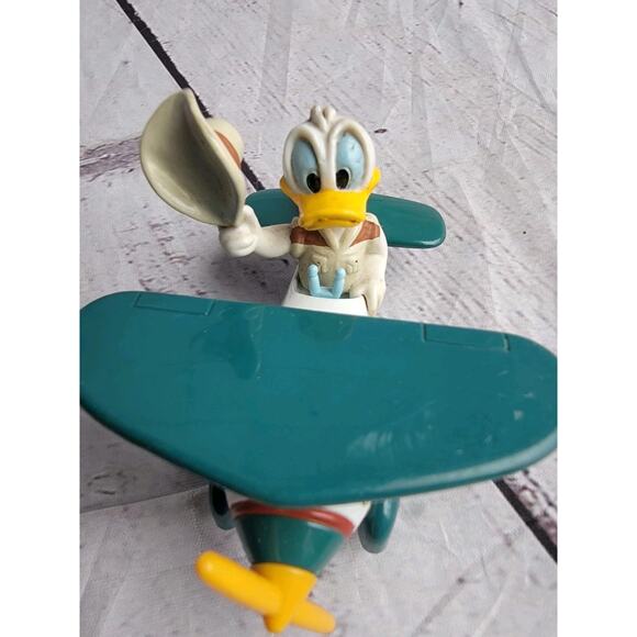 Disney Donald Duck in Die Cast Plane Animal Kingdom Harambe Wildlife Reserve - Picture 4 of 7